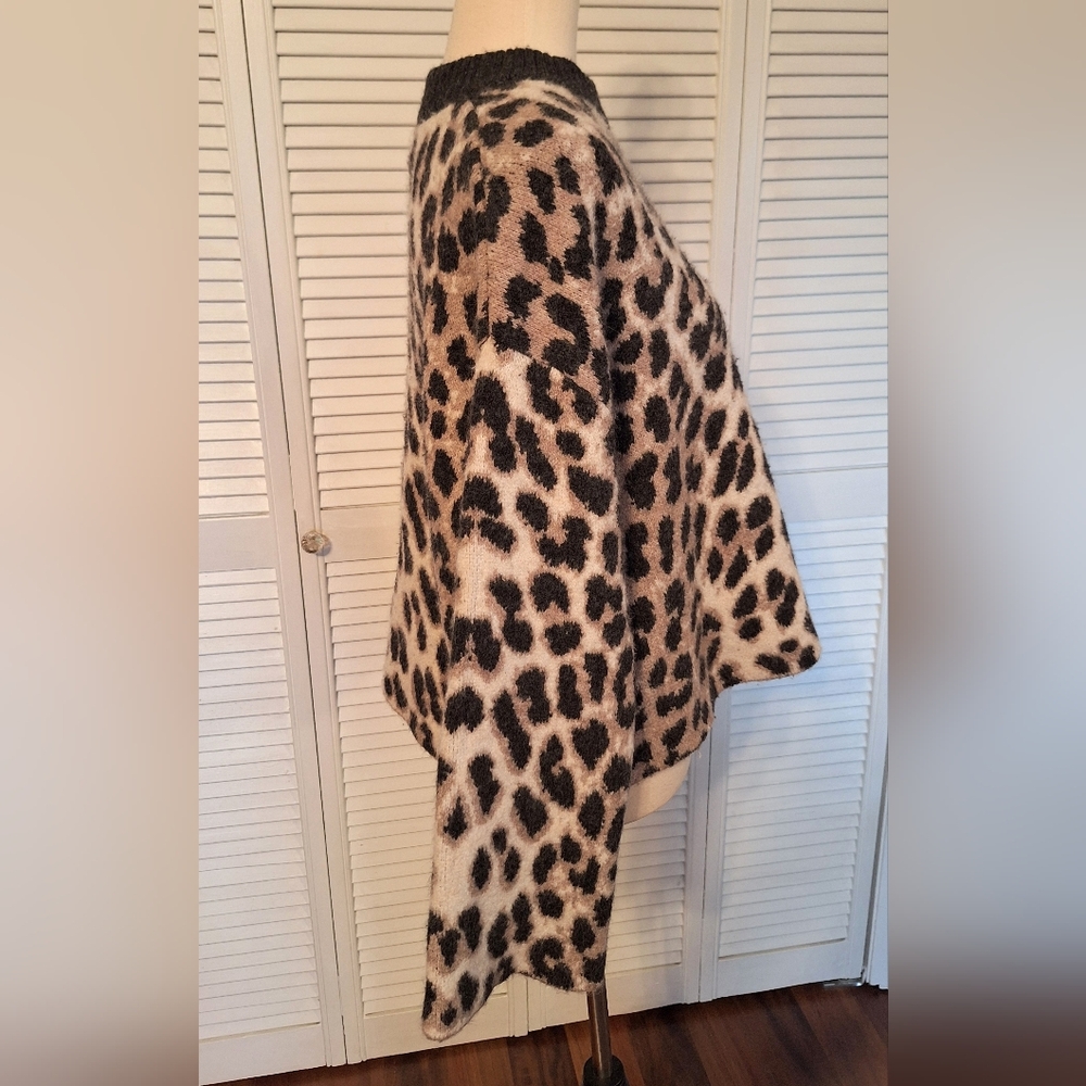 H M Oversized Crop Leopard Print Wool  Sweater Medium - Picture 2 of 5